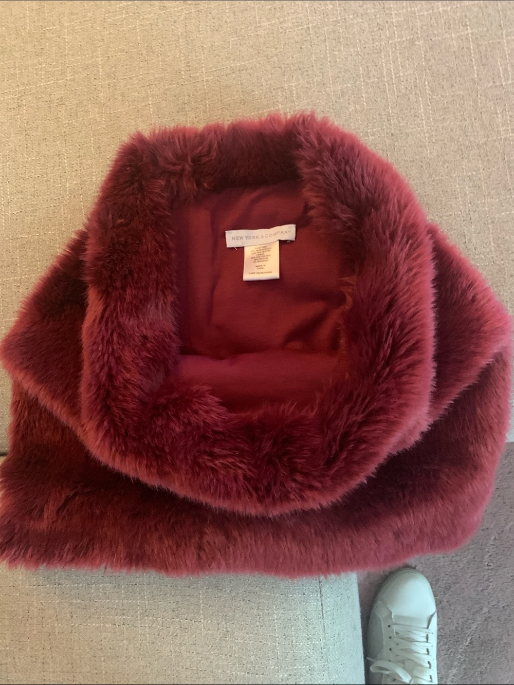 New York & Co Faux Fur Scarf in Burgundy